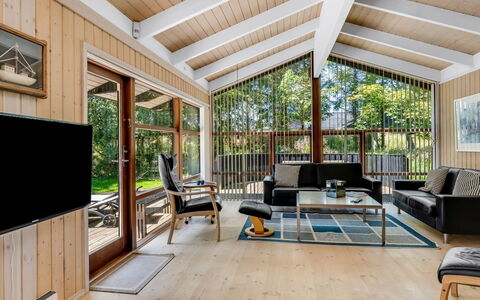 Paulette - 450M from the Sea: Interieur Ontwerp, Hout, Plafond, Bankstel, Flooring, Verdieping, Woonkamer, Meubilair, Huis, Houten Vloer