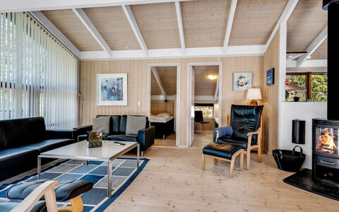 Paulette - 450M from the Sea: Interieur Ontwerp, Hout, Meubilair, Plafond, Bankstel, Woonkamer, Huis, Verdieping, Flooring, Kamer