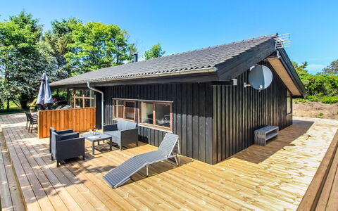 Paulette - 450M from the Sea: Hout, Hardwood, Plank, Verblijf, Dek, Beits, Schaduw, Veranda, Houten Vloer, Siding