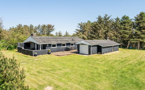 Tonja - 300M from the Sea: Gebouw, Huis, Venster, Huis, Dak, Woongebied, Struik, Verblijf, Land Lot