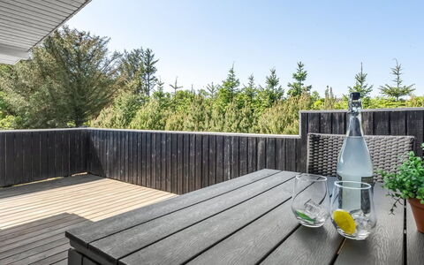 Tonja - 300M from the Sea: Gebouw, Huis, Venster, Huis, Dak, Woongebied, Struik, Verblijf, Land Lot