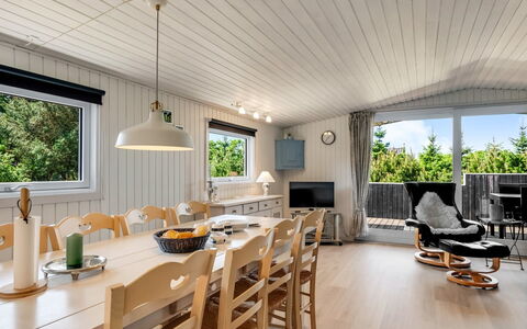 Tonja - 300M from the Sea: Gebouw, Huis, Venster, Huis, Dak, Woongebied, Struik, Verblijf, Land Lot