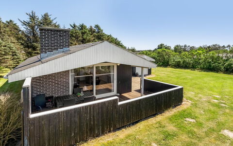Tonja - 300M from the Sea: Gebouw, Huis, Venster, Huis, Dak, Woongebied, Struik, Verblijf, Land Lot