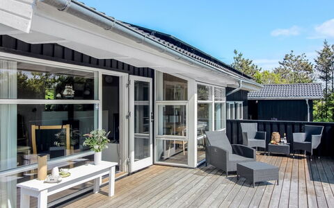 Elvan - 450M from the Sea: Meubilair, Hout, Interieur Ontwerp, Flooring, Verdieping, Stoel, Kamer, Plafond, Woonkamer, Appartement