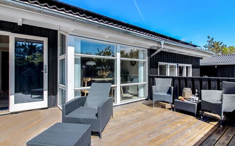 Elvan - 450M from the Sea: Meubilair, Hout, Interieur Ontwerp, Flooring, Verdieping, Stoel, Kamer, Plafond, Woonkamer, Appartement