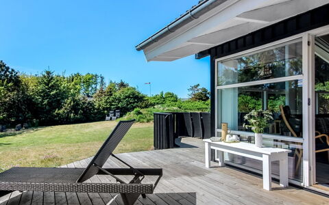 Elvan - 450M from the Sea: Meubilair, Hout, Interieur Ontwerp, Flooring, Verdieping, Stoel, Kamer, Plafond, Woonkamer, Appartement