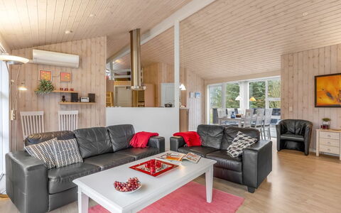 Beeke - 1.4Km from the Sea: Hout, Huis, Meubilair, Plafond, Woonkamer, Verblijf, Hardwood, Beits, Bankstel