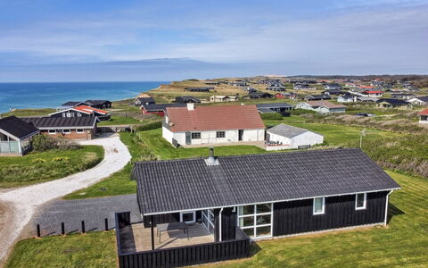 Eyvin - 100M from the Sea: Woongebied, Dak, Voorstad, Oprit, Landgoed, Schoorsteen