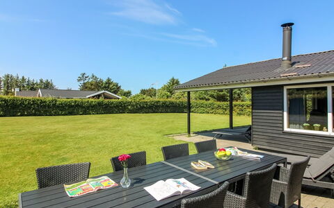 Susan - 600M from the Sea: Dak, Huis, Huis, Verblijf, Siding, Landgoed, Oprit, Garden Gebouwen, Werf, Schuur