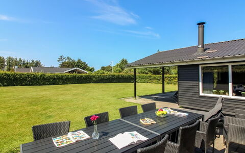 Susan - 600M from the Sea: Dak, Huis, Huis, Verblijf, Siding, Landgoed, Oprit, Garden Gebouwen, Werf, Schuur