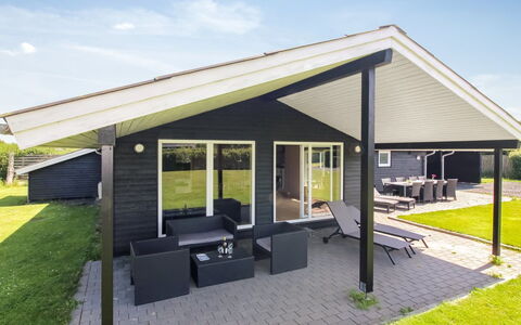 Susan - 600M from the Sea: Dak, Huis, Huis, Verblijf, Siding, Landgoed, Oprit, Garden Gebouwen, Werf, Schuur