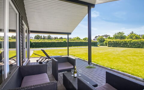Susan - 600M from the Sea: Dak, Huis, Huis, Verblijf, Siding, Landgoed, Oprit, Garden Gebouwen, Werf, Schuur