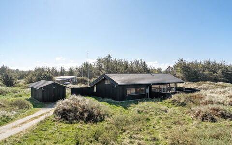 Riana - 375M from the Sea: Zwembad, Buitenmeubels, Meubilair, Toevlucht, Flagstone, Eco Hotel, Schaduw, Stoel, Vrije Tijd, Landgoed