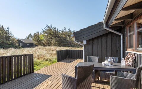 Riana - 375M from the Sea: Zwembad, Buitenmeubels, Meubilair, Toevlucht, Flagstone, Eco Hotel, Schaduw, Stoel, Vrije Tijd, Landgoed