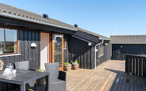 Riana - 375M from the Sea: Zwembad, Buitenmeubels, Meubilair, Toevlucht, Flagstone, Eco Hotel, Schaduw, Stoel, Vrije Tijd, Landgoed