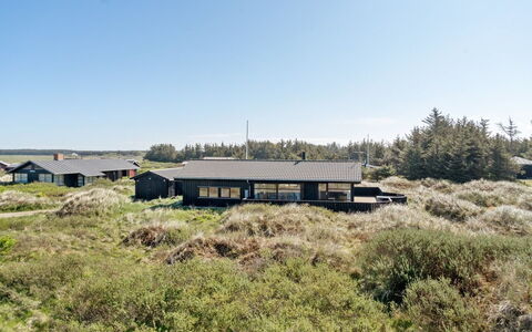 Riana - 375M from the Sea: Zwembad, Buitenmeubels, Meubilair, Toevlucht, Flagstone, Eco Hotel, Schaduw, Stoel, Vrije Tijd, Landgoed