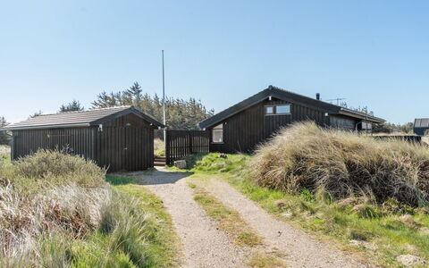 Riana - 375M from the Sea: Zwembad, Buitenmeubels, Meubilair, Toevlucht, Flagstone, Eco Hotel, Schaduw, Stoel, Vrije Tijd, Landgoed