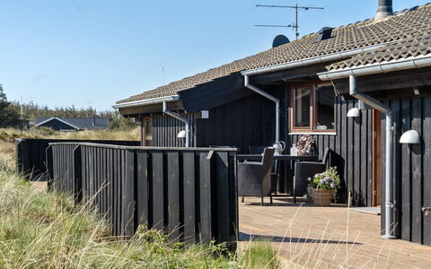 Riana - 375M from the Sea: Zwembad, Buitenmeubels, Meubilair, Toevlucht, Flagstone, Eco Hotel, Schaduw, Stoel, Vrije Tijd, Landgoed