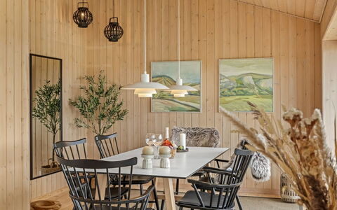 Eelin - 275M from the Sea: Meubilair, Hout, Eetkamer, Interieur Ontwerp, Flooring, Keuken En Eettafel, Tafel, Verdieping, Stoel, Plafond