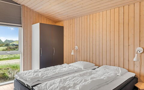 Eelin - 275M from the Sea: Hout, Plafond, Interieur Ontwerp, Flooring, Verdieping, Slaapkamer, Kamer, Bed, Beits, Hardwood