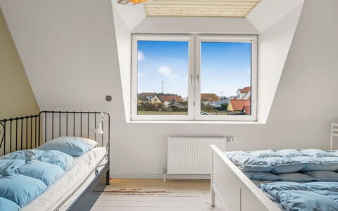 Elmo - 300M from the Sea: Meubilair, Hout, Interieur Ontwerp, Verdieping, Slaapkamer, Flooring, Bed, Huis, Appartement, Kamer