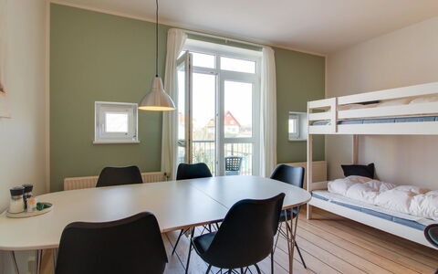 Varnava - 200M from the Sea: Meubilair, Interieur Ontwerp, Stoel, Flooring, Tafel, Toevlucht, Verdieping, Plafond, Kamer, Eco Hotel
