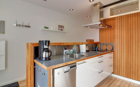 Varnava - 200M from the Sea: Meubilair, Interieur Ontwerp, Stoel, Flooring, Tafel, Toevlucht, Verdieping, Plafond, Kamer, Eco Hotel