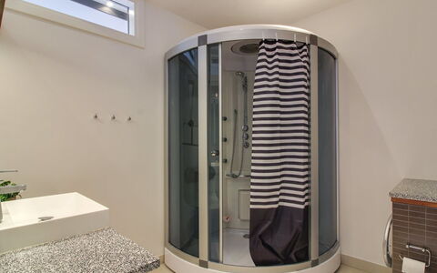 Varnava - 200M from the Sea: Meubilair, Interieur Ontwerp, Stoel, Flooring, Tafel, Toevlucht, Verdieping, Plafond, Kamer, Eco Hotel