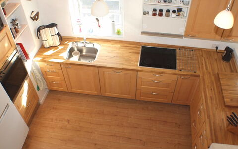 Norman - 150M from the Sea: Keuken, Countertop, Cabinetry, Meubilair, Toestel Van De Keuken, Flooring, Major Appliance, Hout, Gootsteen, Wastafel