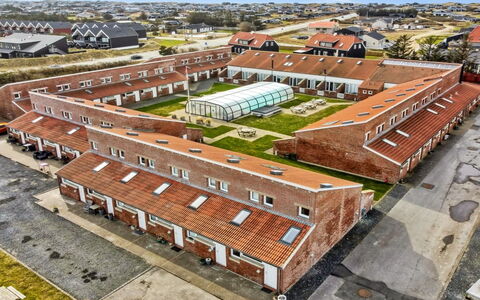 Emiliana - 500M from the Sea: Plantengemeenschap, Zonlicht, Kruidachtige Plant, Tuin, Plantage, Landbouw, Boerderij