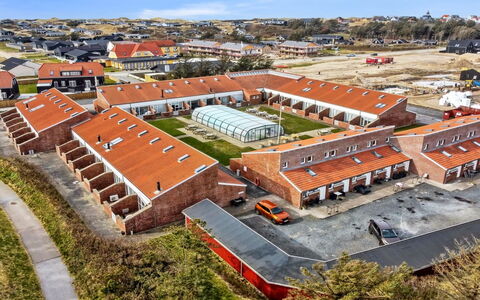 Emiliana - 500M from the Sea: Plantengemeenschap, Zonlicht, Kruidachtige Plant, Tuin, Plantage, Landbouw, Boerderij