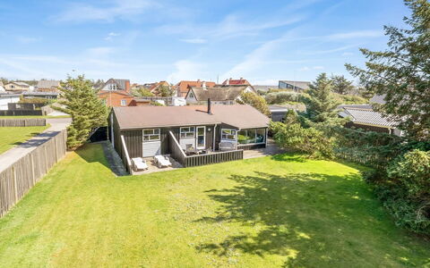 Lazorka - 450M from the Sea: Woongebied, Dak, Huis, Huis, Verblijf, Groundcover, Landgoed, Gazon, Voorstad, Tuin