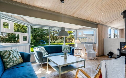 Lazorka - 450M from the Sea: Interieur Ontwerp, Meubilair, Hout, Flooring, Plafond, Verdieping, Bankstel, Woonkamer, Huis, Stoel