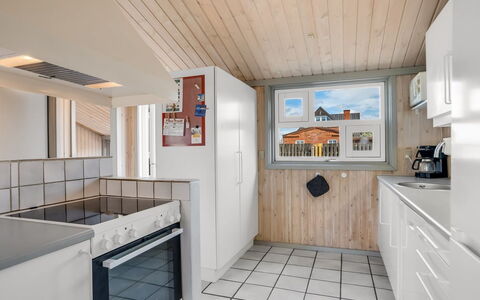 Lazorka - 450M from the Sea: Hout, Flooring, Verdieping, Plafond, Appartement, Keuken, Countertop, Major Appliance, Cabinetry, Beits