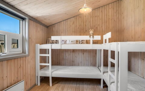 Lazorka - 450M from the Sea: Hout, Slaapkamer, Verdieping, Beits, Deur, Hardwood, Plank, Plafond, Stapelbed, Bed