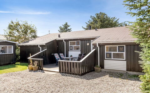 Lazorka - 450M from the Sea: Hout, Huis, Siding, Huis, Dak, Verblijf, Deur, Veranda, Garden Gebouwen, Werf