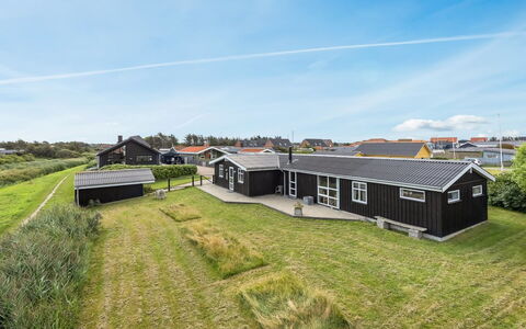 Fabio - 450M from the Sea: Plafond, Flooring, Interieur Ontwerp, Verdieping, Samengesteld Materiaal, Meubilair, Toevlucht, Hotel, Ontwerp, Daylighting