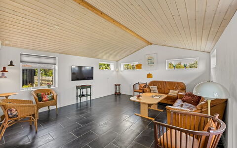 Fabio - 450M from the Sea: Plafond, Flooring, Interieur Ontwerp, Verdieping, Samengesteld Materiaal, Meubilair, Toevlucht, Hotel, Ontwerp, Daylighting