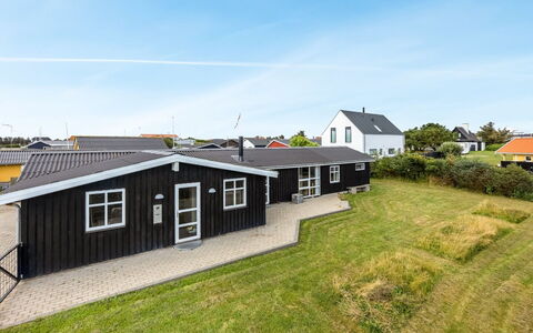 Fabio - 450M from the Sea: Plafond, Flooring, Interieur Ontwerp, Verdieping, Samengesteld Materiaal, Meubilair, Toevlucht, Hotel, Ontwerp, Daylighting