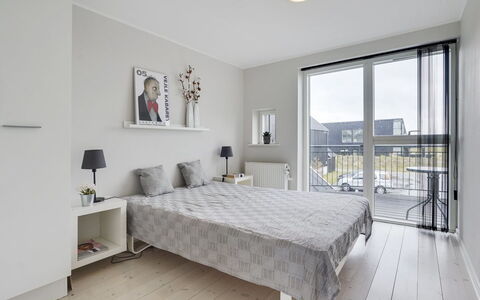 Katharine - 600M from the Sea: Interieur Ontwerp, Meubilair, Flooring, Verdieping, Hout, Plafond, Slaapkamer, Bed, Kamer, Appartement