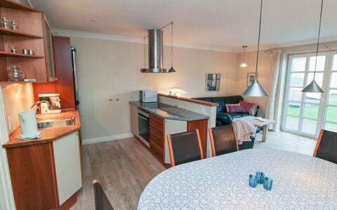 Swarthovde - 300M from the Sea: Flooring, Meubilair, Interieur Ontwerp, Hout, Verdieping, Plafond, Keuken, Countertop, Kamer, Stoel
