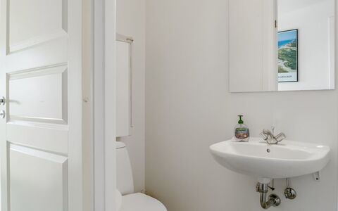 Anya - 650M from the Sea: Muur, Flooring, Loodgieterswerkinrichting, Verdieping, Interieur Ontwerp, Wastafel In De Badkamer, Badkamer, Wastafel, Toilet, Kraan