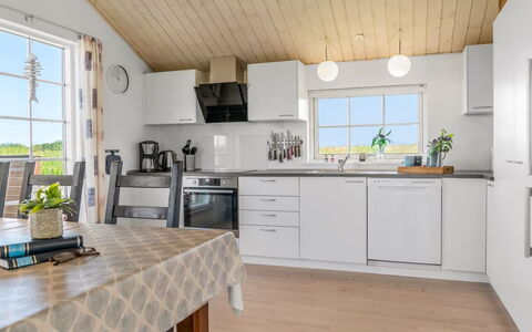Anya - 650M from the Sea: Flooring, Interieur Ontwerp, Hout, Keuken, Verdieping, Plafond, Meubilair, Countertop, Huis, Houten Vloer