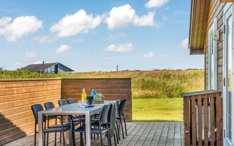 Anya - 650M from the Sea: Hout, Huis, Land Lot, Verblijf, Siding, Hardwood, Plank, Veranda, Beits, Dek