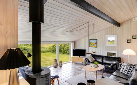 Tinja - 700M from the Sea: Interieur Ontwerp, Plafond, Flooring, Woonkamer, Verdieping, Meubilair, Huis, Bankstel, Kamer