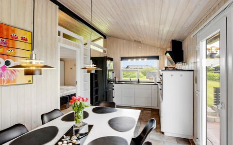 Tinja - 700M from the Sea: Interieur Ontwerp, Plafond, Flooring, Verdieping, Keuken, Lichte Inrichting, Countertop, Houten Vloer, Huishoudapparatuur, Stoel