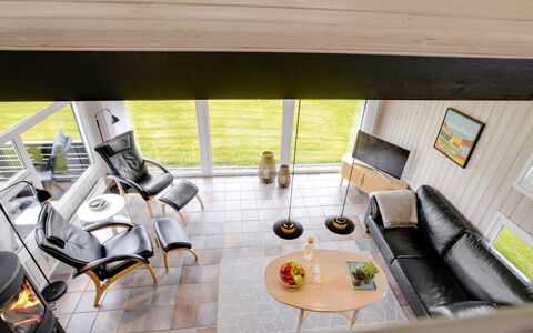 Tinja - 700M from the Sea: Interieur Ontwerp, Meubilair, Flooring, Hout, Verdieping, Woonkamer, Plafond, Bankstel, Kamer, Verlichting