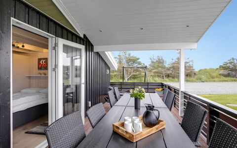 Tinja - 700M from the Sea: Hout, Flooring, Meubilair, Huis, Plafond, Deur, Verdieping, Veranda, Houten Vloer, Hardwood