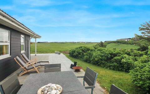 Violeta - 250M from the Sea: Lucht, Gras, Huis, Land Lot, Plain, Dak, Verblijf, Landgoed, Weide, Gazon