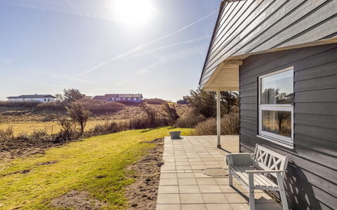 Violeta - 250M from the Sea: Woongebied, Struik, Huis, Huis, Tuin, Landgoed, Schaduw, Landscaping, Gazon